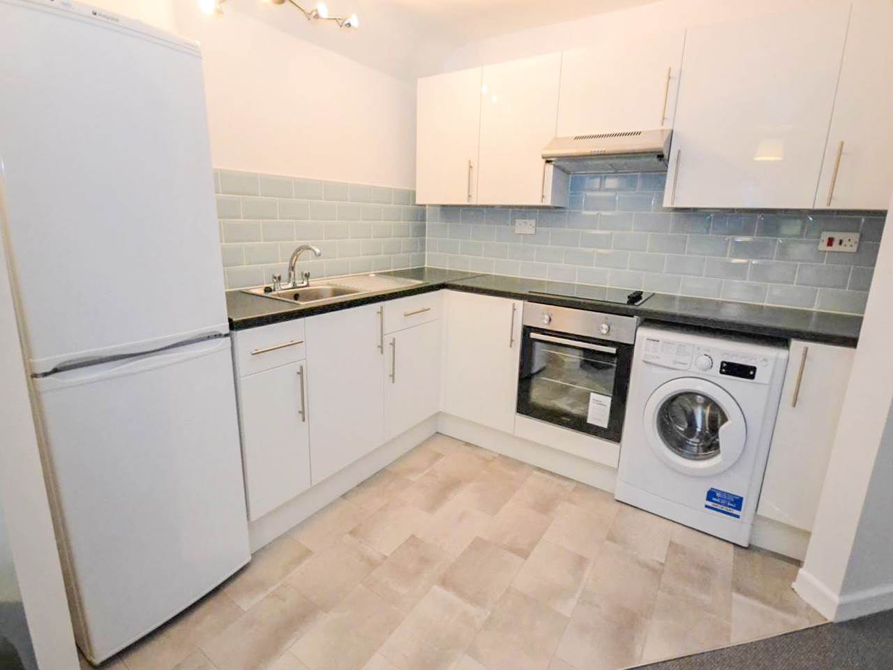 NO CHAIN! PRIVATE ENTRANCE AND PRIVATE PATIO!!* PARKING* CONVENIENT WALK TO TOWN* REFURBISHED STUDIO* NEW KITCHEN* LARGE BATHROOM* VIEW NOW!!
